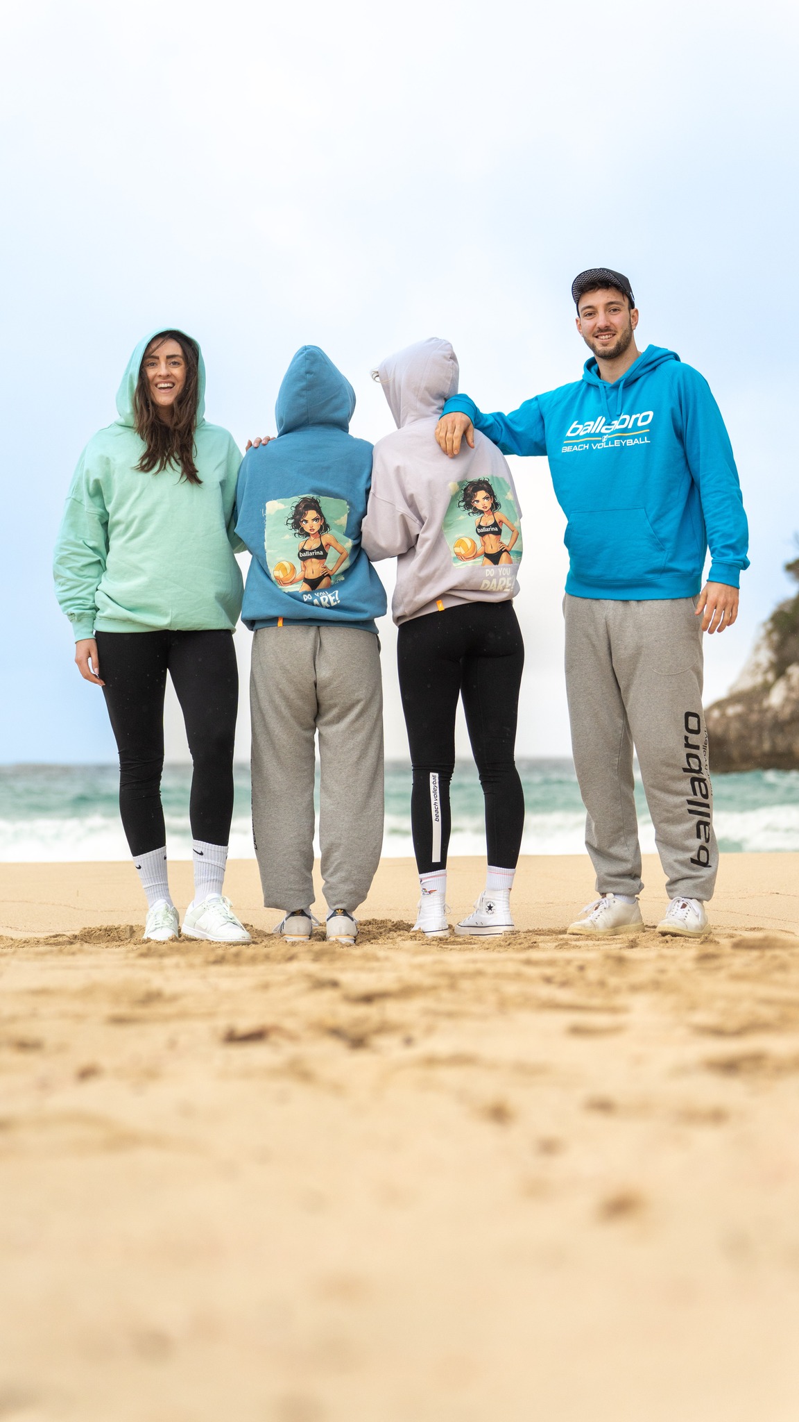 Wir haben wirklich keine Ahnung, was der April noch bereithält. ☀️⛈️🌬️ Aber wir haben für jedes Wetter das passende Outfit! 🥰

Ganz egal ob Hoodie, Sweatpants, T-Shirts oder Bikini-Hose – in unserem Shop findet ihr alles, was ihr braucht. Fair produziert und in gewohnter ballarina-Qualität! 💯